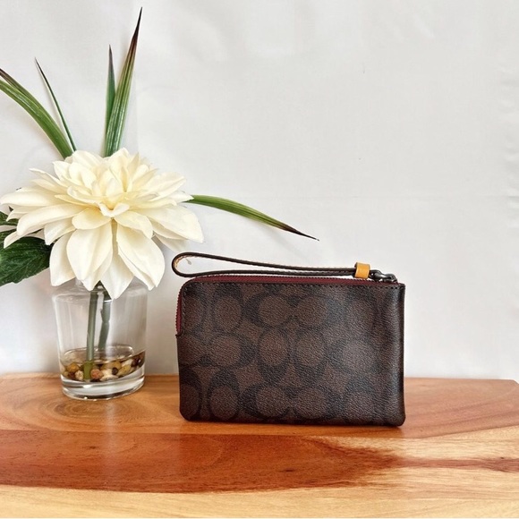 (Coach) Buttercup Corner Zip Wristlet - NEW WITH TAGS! - Picture 2 of 9